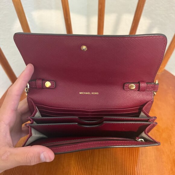 Michael Kors Jet Set Burgundy Leather Crossbody Wallet - Picture 2 of 2